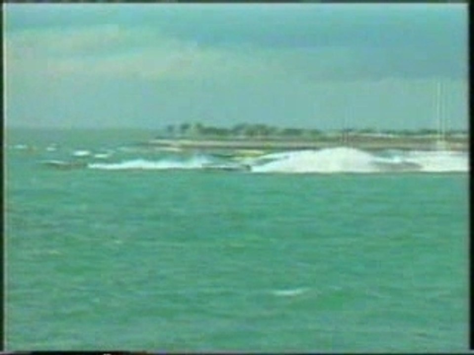 F500 hydro and crash boat