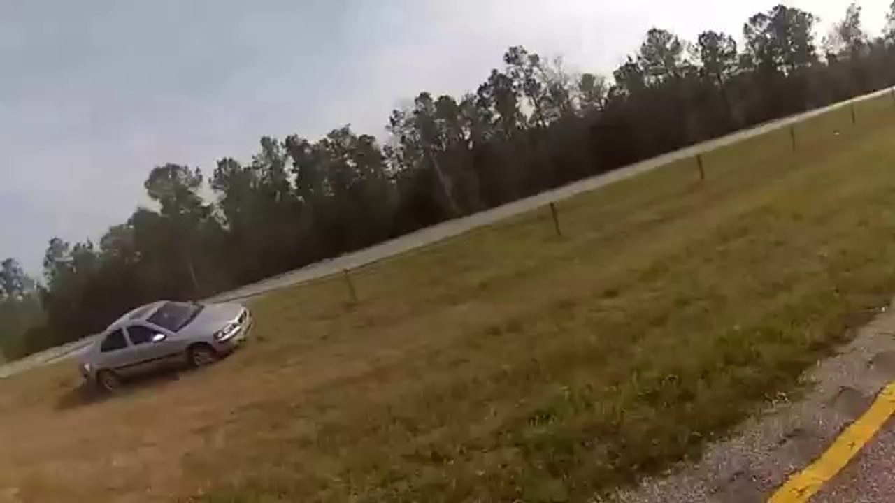 Doubler un groupe de motards en colère par la droite !