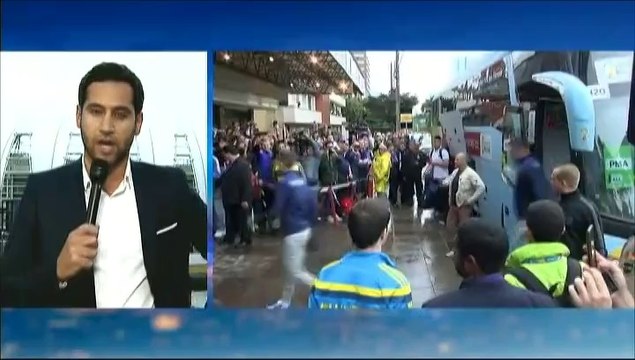 Coupe du monde : les Bleus accueillis par leurs supporters à Porto Alegre