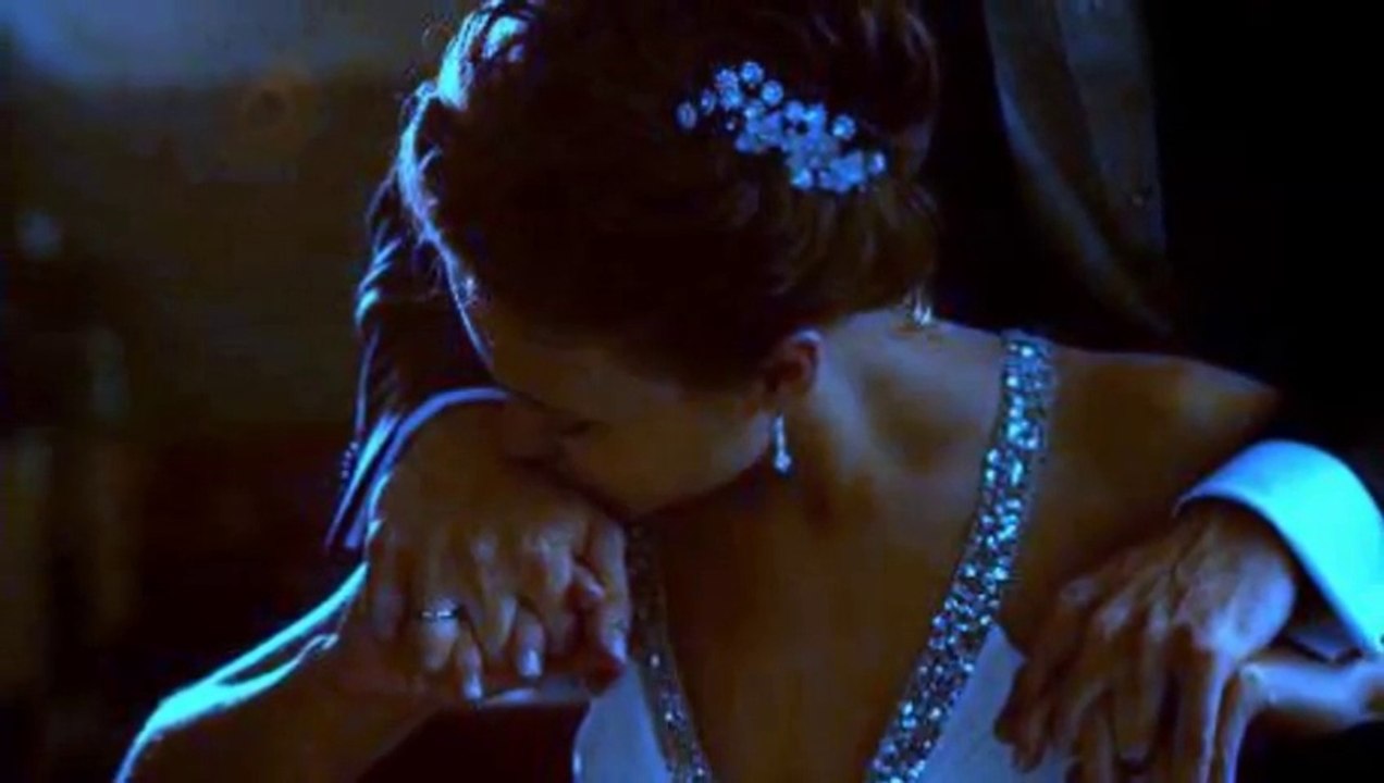 ULAŞ AY...SEN DÜNYANIN EN GÜZEL KADINISIN