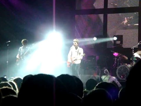 Noel Gallagher's High Flying Birds - AKA Broken Arrow