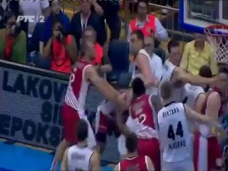 bagarre générale lors de la finale serbe Partizan Belgrade-Crvena Zvezda 2