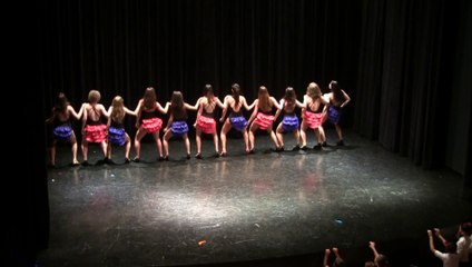 Grown woman - Festival Fin de Curso Las Zapatillas Rojas 2014