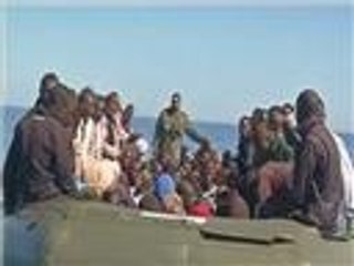 البحرية الإيطالية تنتشل جثث 10 مهاجرين سريين