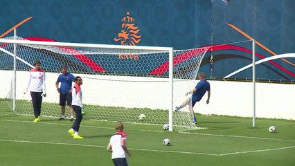 Holanda faz treino leve após goleada