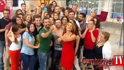Canlı yayına selfie ile veda ettiler