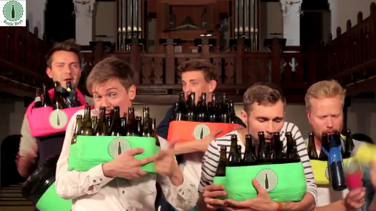 Muziek maken met bierflesjes.