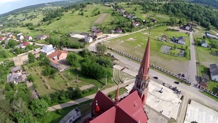Biserica romano-catolică din Cacica (filmare aeriană)