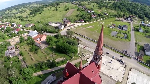 Biserica romano-catolică din Cacica (filmare aeriană)