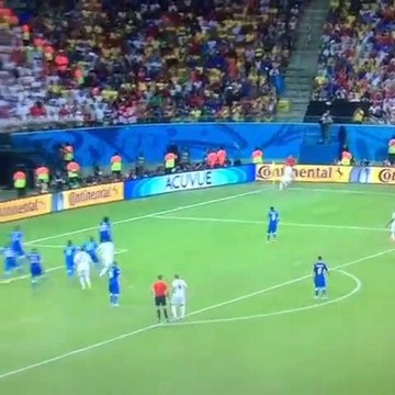 Football - Wayne Rooney loupe totalement son corner