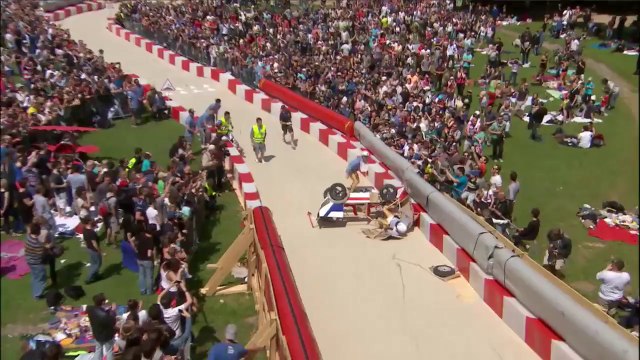 Red Bull Caisses à Savon 2014 : Les poliçons et leur terrible chute