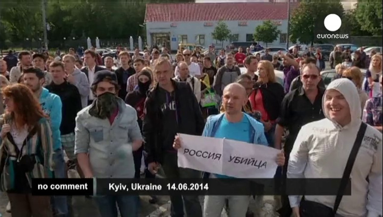 Ukraine: Protest outside Russian embassy