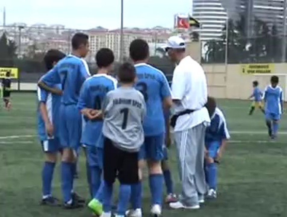 EZİNE YILDIRIMSPOR-FENERBAHÇE MAÇI.2001-2002-2003 DOĞUM MAÇI.1.DEVRE MAÇI SON BÖLÜM.