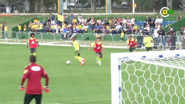 Com direito a golaço, Neymar tem atuação de gala em treino