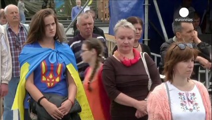 Ucraina, omaggio ai soldati morti nell'abbattimento del loro aereo