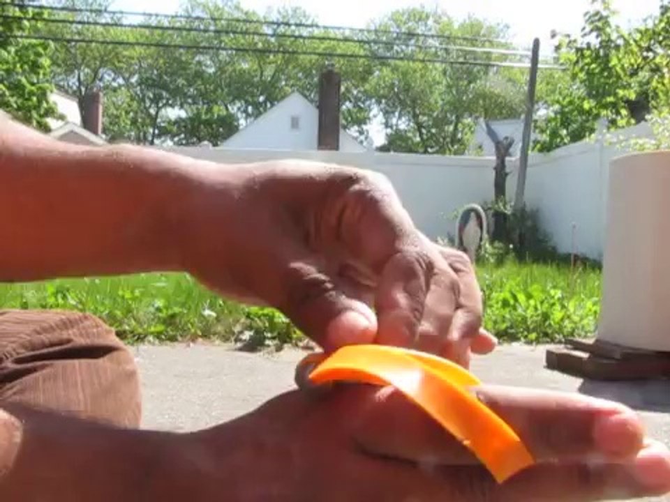 How To Make a Your Own Slingshot-make a Slingshot- FINGER SLINGSHOT Cusing Armband.Catapault.-Gulelel