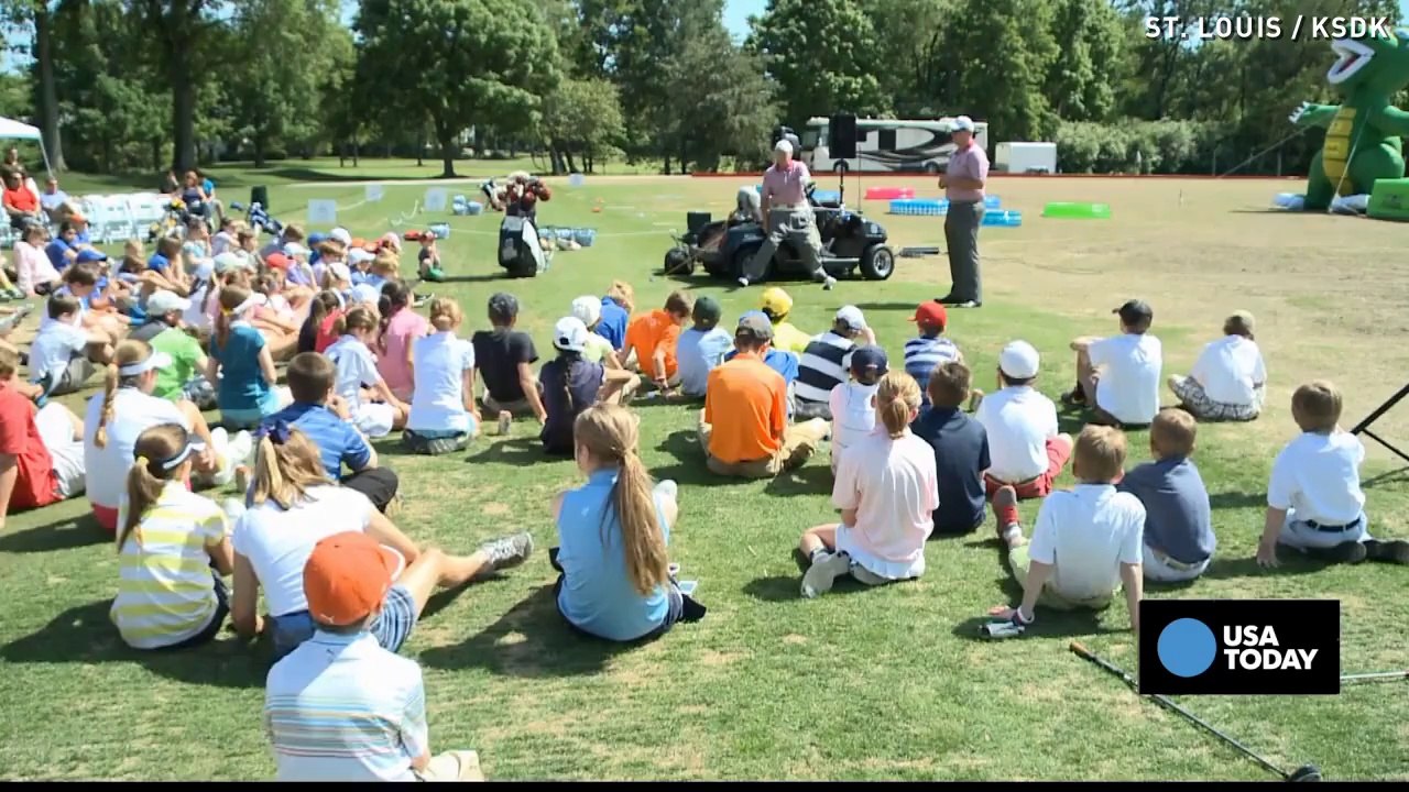 Paralyzed golfer wows audiences with trick shots