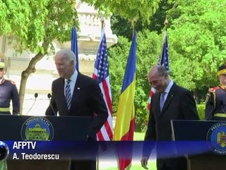 Biden warns Russia not to undermine Ukraine polls