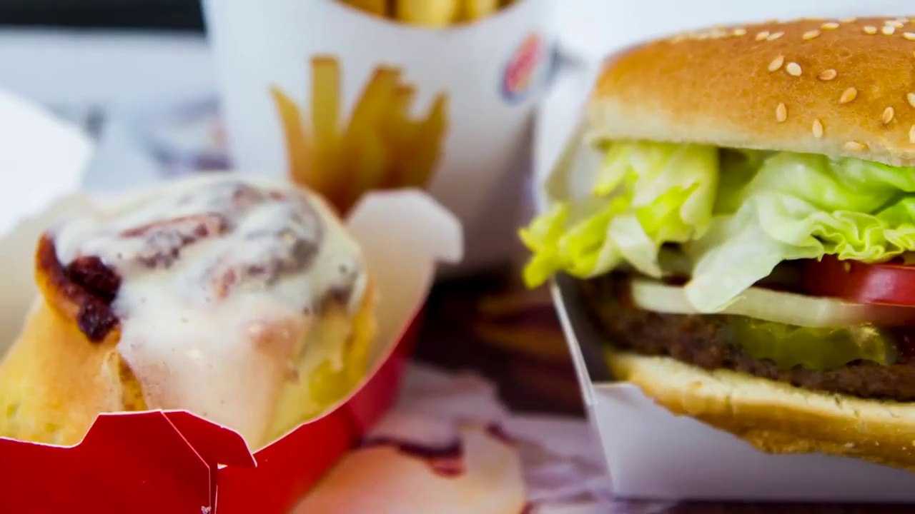 Woman threatens to shoot up Burger King over stale Cinnabon