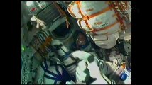 Raw: Soyuz lifts off for space station