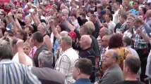 Raw: Pro-Russia demonstrators rally in Donetsk