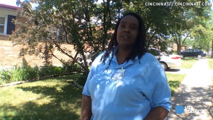 Mom beats pit bulls with bat to save daughter