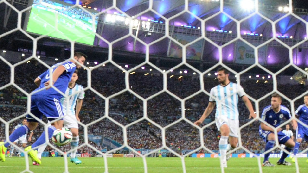 Argentina sufre para vencer 2-1 a Bosnia