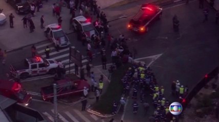 Raw: Brazil construction accident kills man