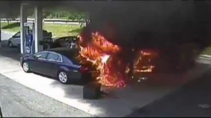 Raw: Officer Saves Man from Gas Station Blast