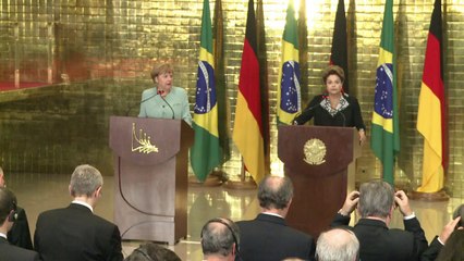 Merkel passa por Brasília antes de torcer para Alemanha