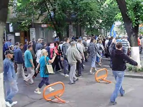 15.06.2014 Харьков, марш к консульству РФ, звучат лозунги - Донбасс - Герой
