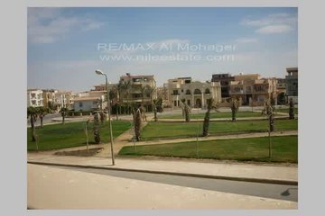 فيلا تطل على حديقة للبيع بالدبلوماسيين القاهرة الجديدة