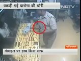 Indian police officer was caught stealing mobile Phone