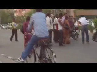 Dakikalarca yardım istedi yardım edilmedi ve öldü