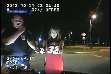 Quand un policier fait un test de sobriété à une fille sans pantalon
