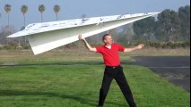 Le plus grand avion en papier ! jamais fait ! a voir