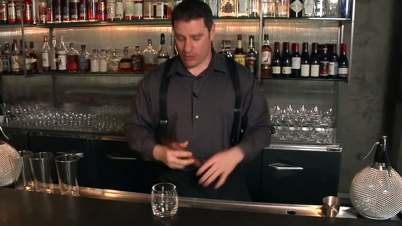 How to Use Mint in Cocktails - Raising the Bar with Jamie Boudreau - Small Screen