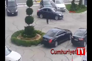 Rıza Sarraf, Halk Bankası'ndan çıkarken gazetecilere yakalandı