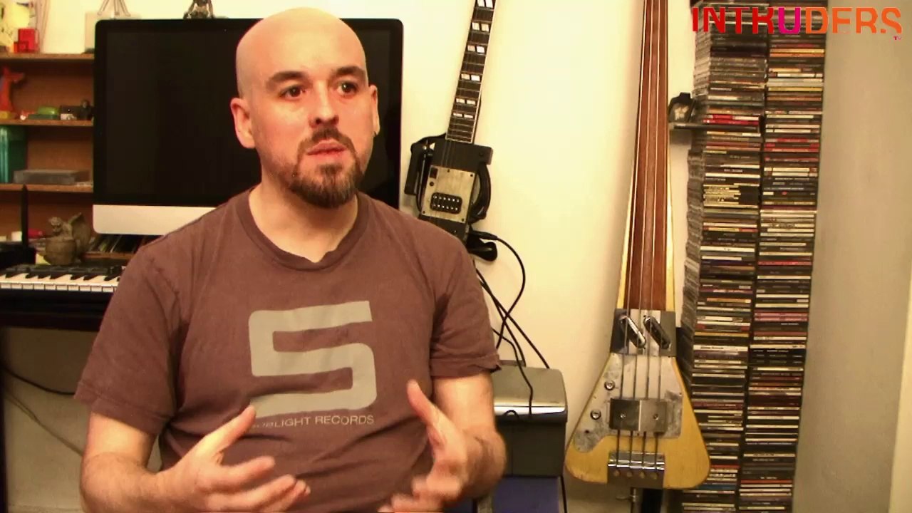 Raoul Sinier entre reprises poignantes et remixes centro-familiaux