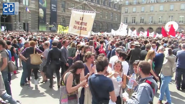 Les intermittents manifestent sous les fenêtres du ministère de la culture