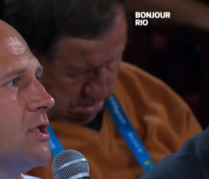 Guy Roux s'endort lors de la conf de presse de Deschamps