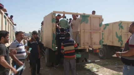 Raw: Iraqi Volunteers Sign Up To Fight ISIL