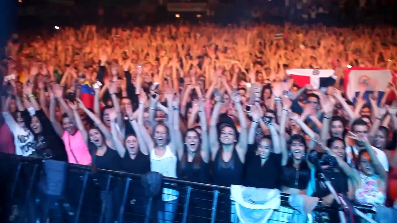 Ole Ola (La Mano Arriba) - Dj Coms Ft Mister Adryano (world cup 2014 BRAZIL) live Zenith Toulous (1er partie daddy yankee)