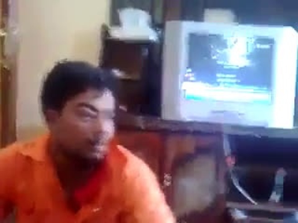 Thats how Saudies treat there workers... Saudiya Chaliye