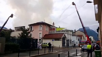 Important incendie dans le quartier Chorier Berriat a Grenoble (2)