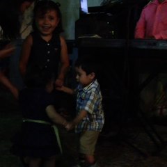Brunito bailando con. Kary