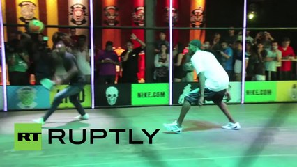 Coupe du Monde : Kobe Bryant joue au foot au Brésil