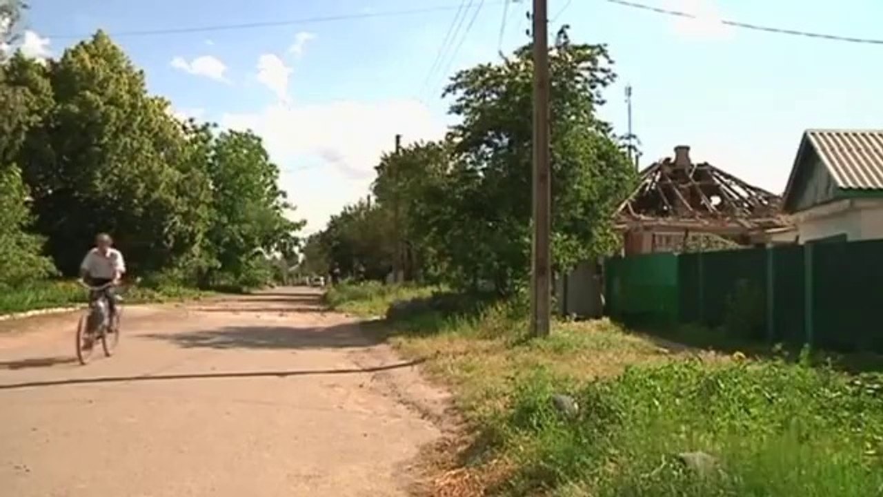 Poroshenko pushes for peace