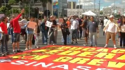 Rio police stop protesters from reaching world cup arena