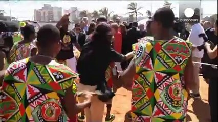 Angela Merkel Brezilya'da takımına destek verdi